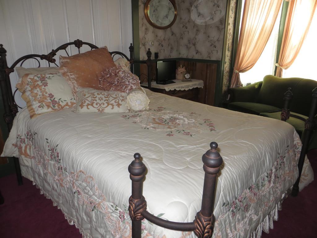 Edith Palmer'S Country Inn, Historical Bed & Breakfast เวอร์จิเนียซิตี้ ภายนอก รูปภาพ