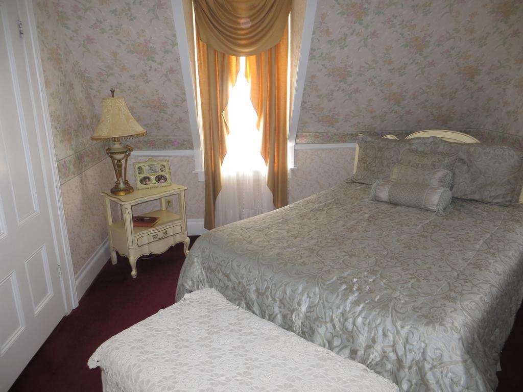 Edith Palmer'S Country Inn, Historical Bed & Breakfast เวอร์จิเนียซิตี้ ภายนอก รูปภาพ