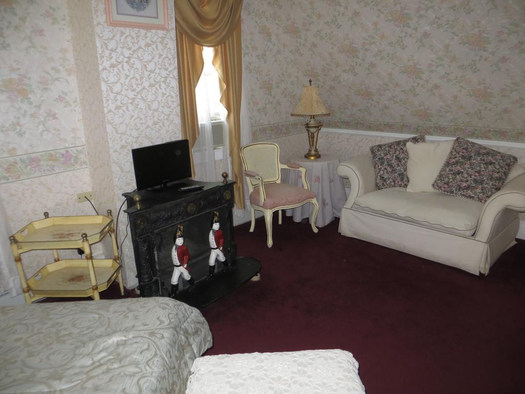 Edith Palmer'S Country Inn, Historical Bed & Breakfast เวอร์จิเนียซิตี้ ภายนอก รูปภาพ