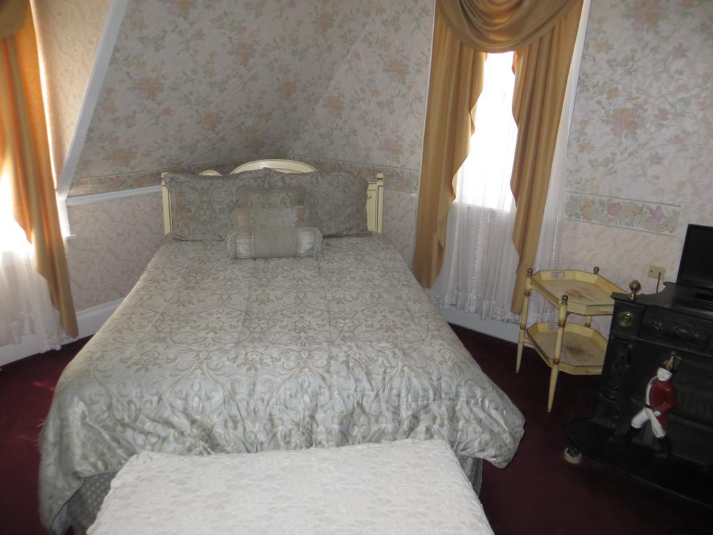 Edith Palmer'S Country Inn, Historical Bed & Breakfast เวอร์จิเนียซิตี้ ภายนอก รูปภาพ