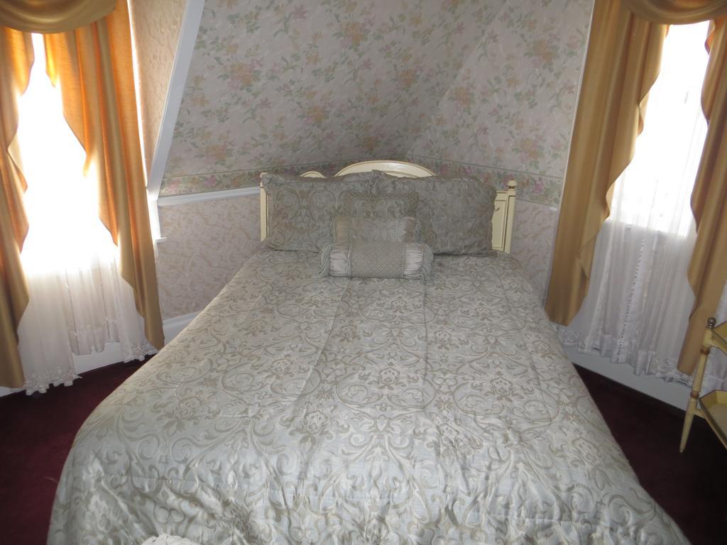 Edith Palmer'S Country Inn, Historical Bed & Breakfast เวอร์จิเนียซิตี้ ภายนอก รูปภาพ