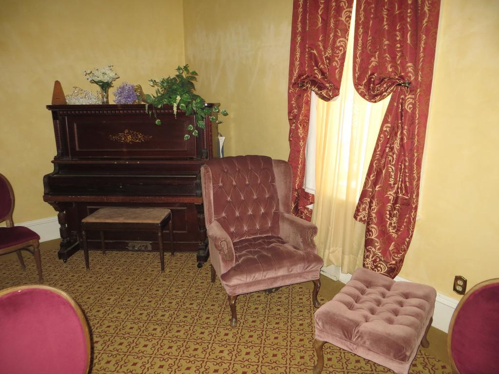 Edith Palmer'S Country Inn, Historical Bed & Breakfast เวอร์จิเนียซิตี้ ภายนอก รูปภาพ