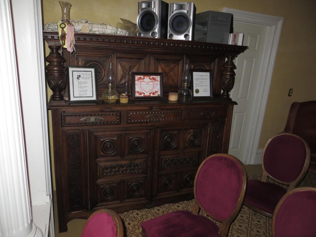 Edith Palmer'S Country Inn, Historical Bed & Breakfast เวอร์จิเนียซิตี้ ภายนอก รูปภาพ
